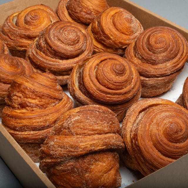 Cinnamon Bun Platter (12 Pieces)