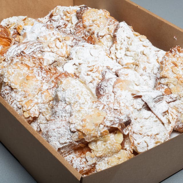 Almond Croissant Platter (12 Pieces)
