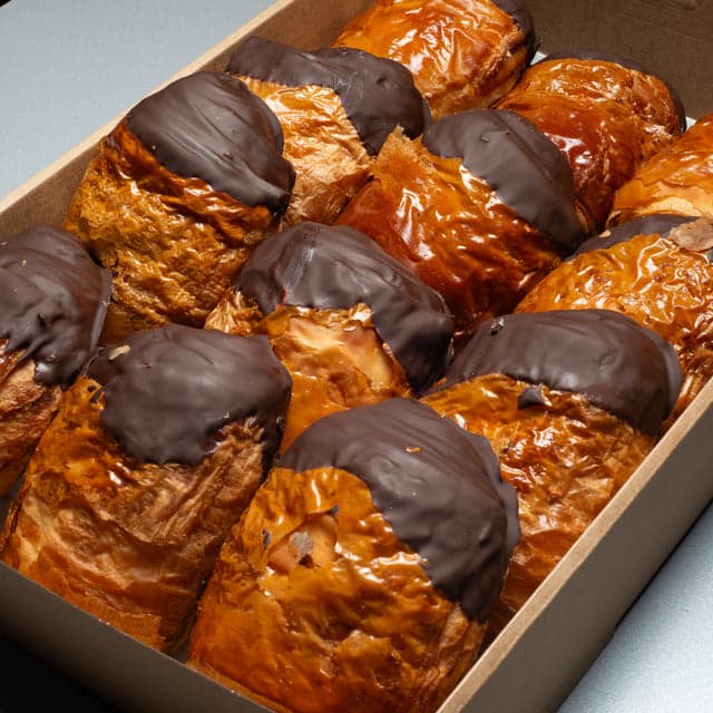 Pain Au Chocolat Platter (12 Pieces)