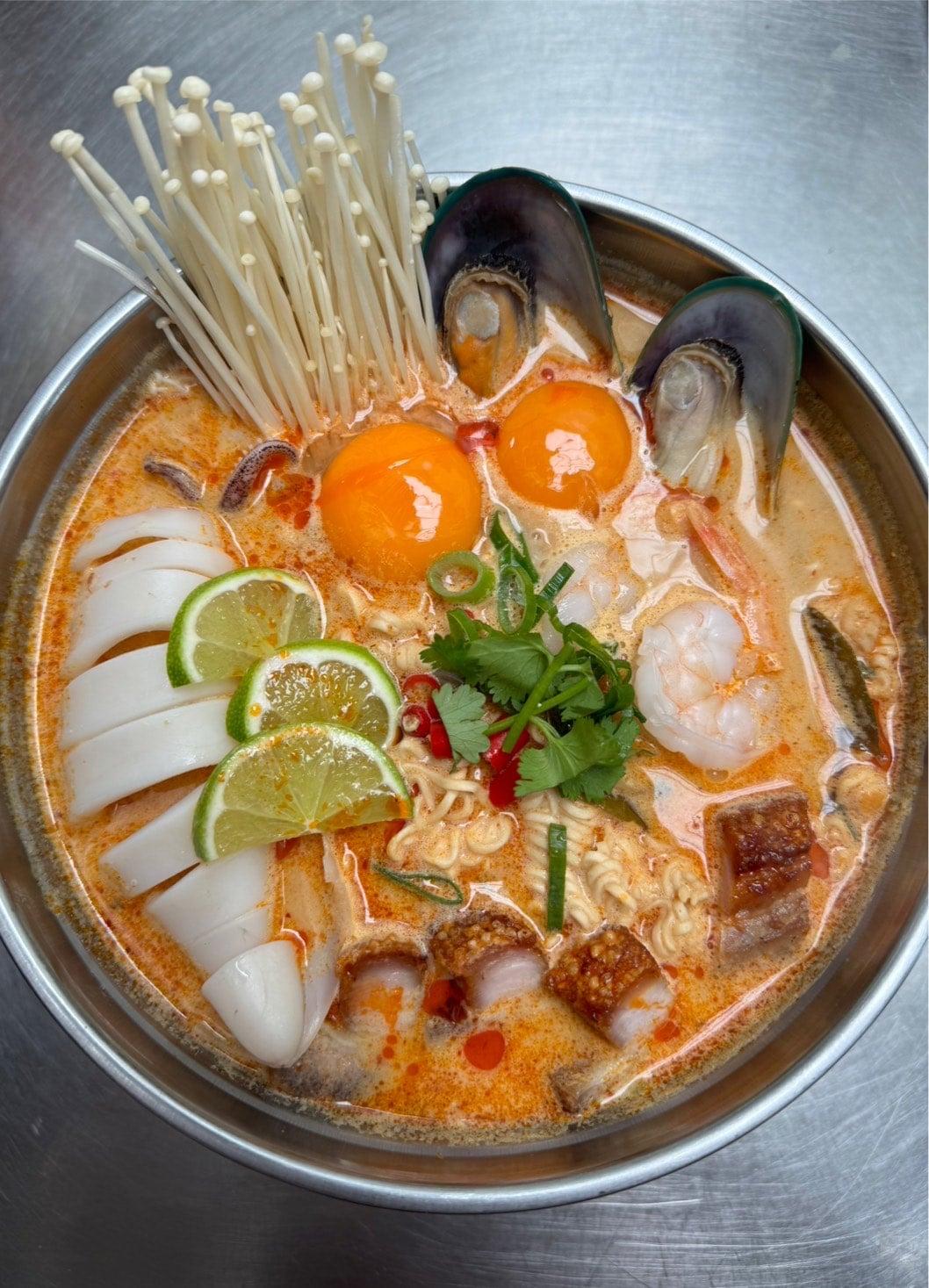 Tom Yum Instant Noodles Seafood Soup