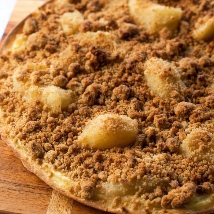 Apple Crumble (Maple Syrup) Pizza