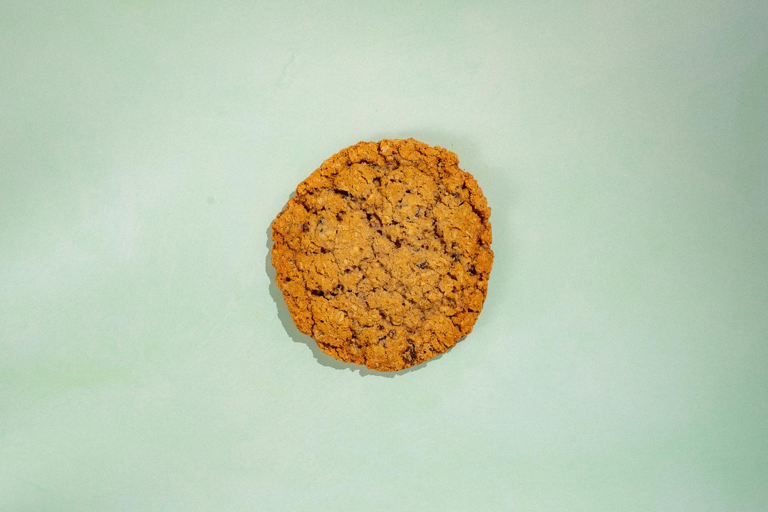 Oat & raisin cookie