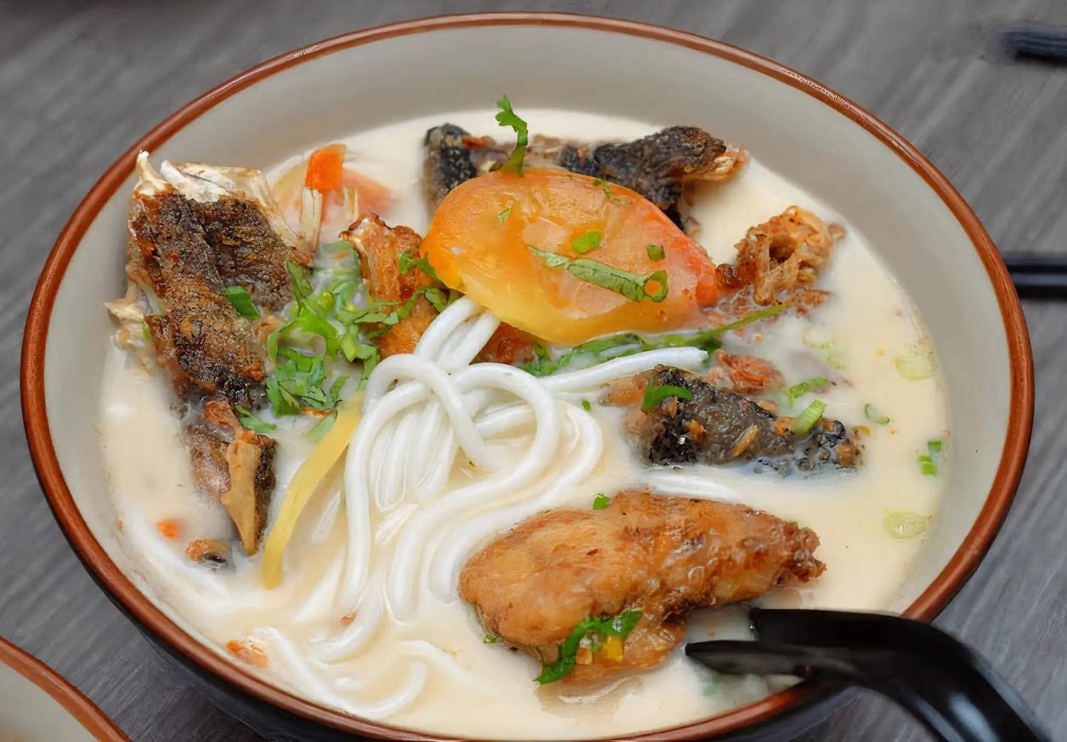 Fish with Rice Noodle Soup