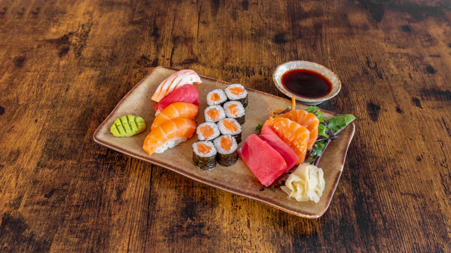 Set 2: Salmon and Tuna Set (16pcs)