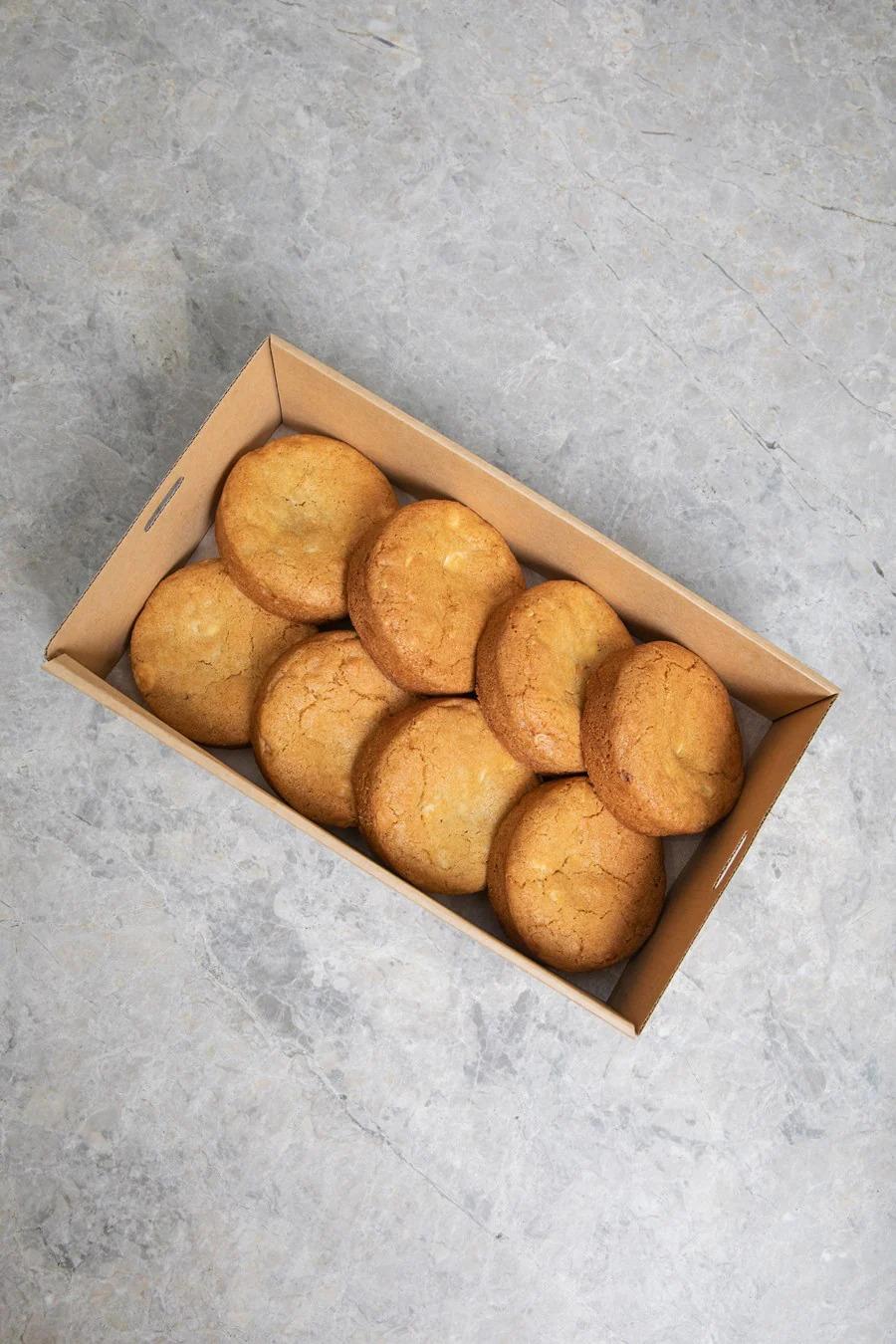 Macadamia & White Chocolate Cookie Box (8pcs)