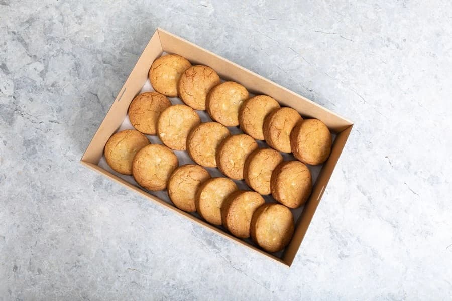 Macadamia & White Chocolate Cookie Box (18pcs)