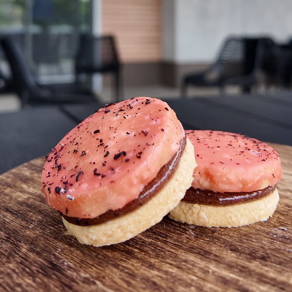Napolitaine Strawberry Gum Jam Melting Moment