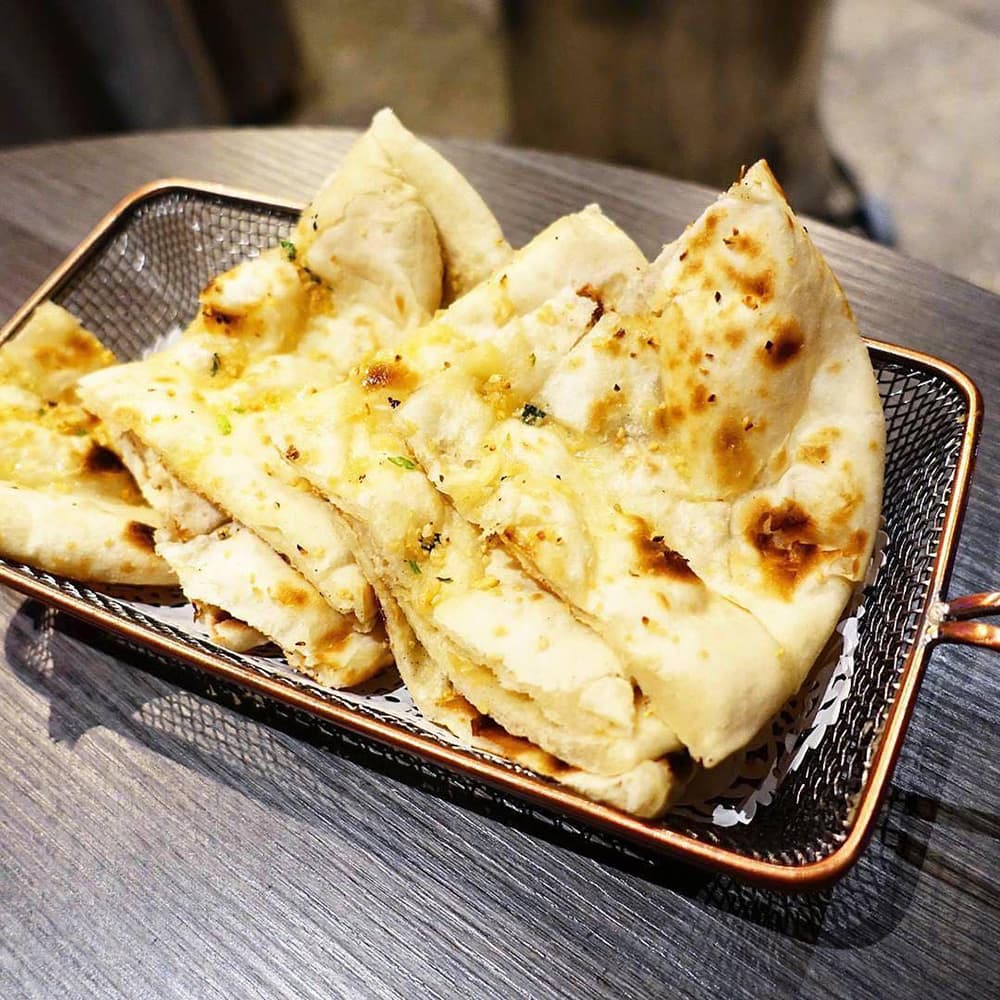 Garlic Naan | 16 Pieces