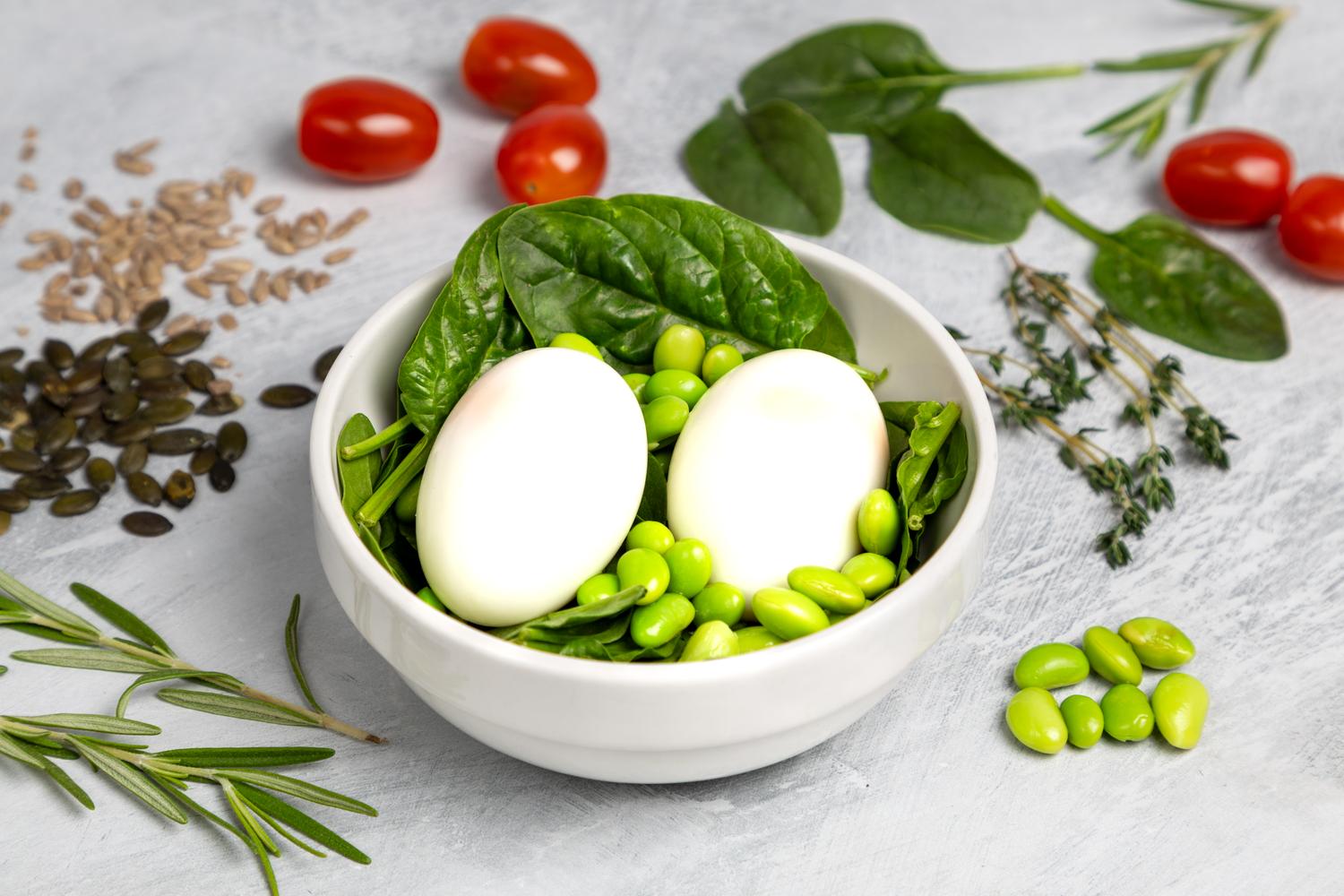 Eggs, spinach and edamame beans protein pot