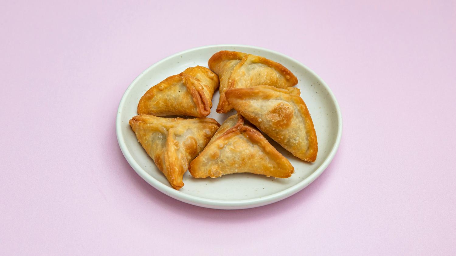 Spinach triangle pastry