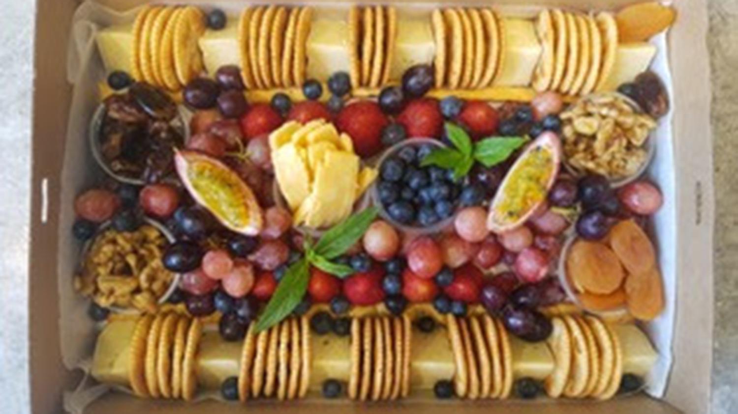 93767 Cheese and Fruit (Regular Platter)