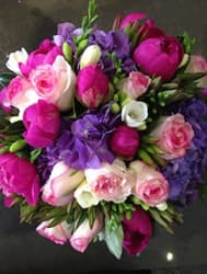 69603 Quirky But Elegant Flower Posy