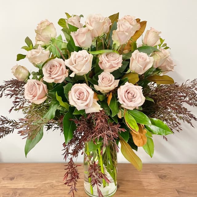 1 Dozen Roses in a Glass Vase