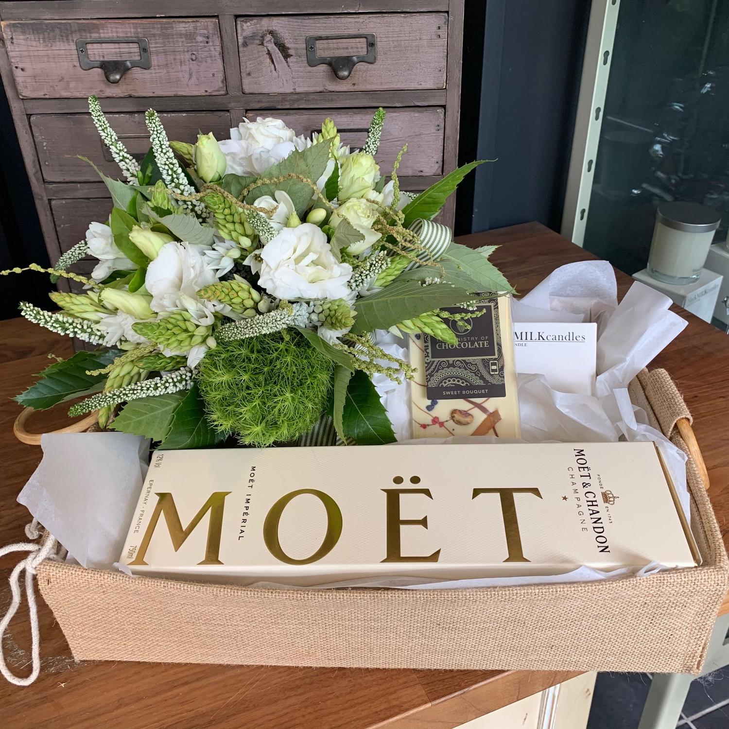 Gift Hamper Champagne, Flowers Candle, Chocolate