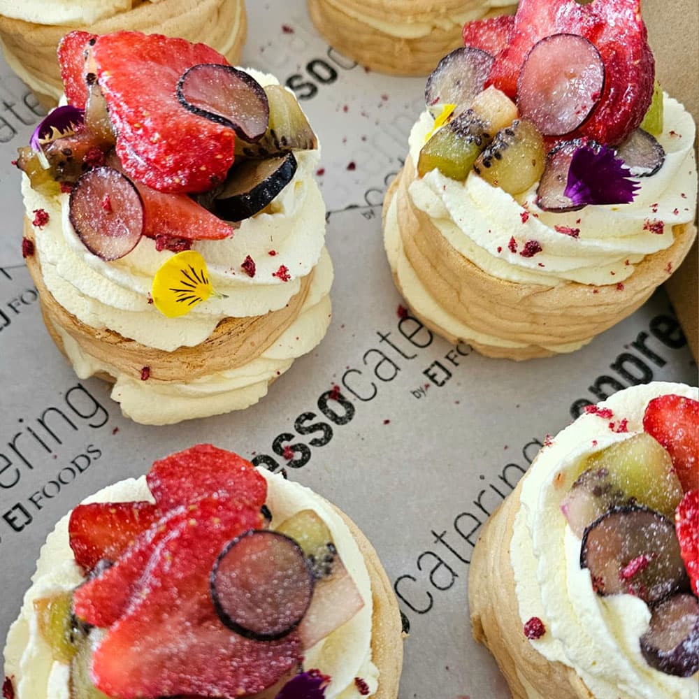 Mini Pavlova with Berries and Cream