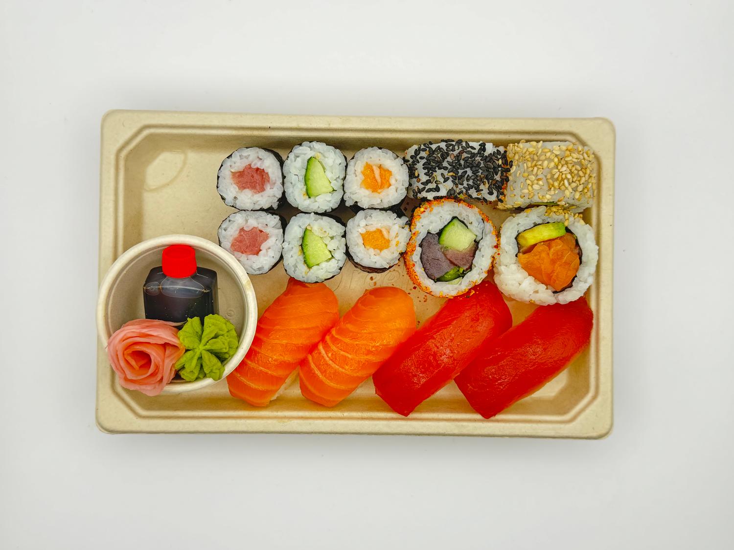Medium Salmon & Tuna Sushi Set