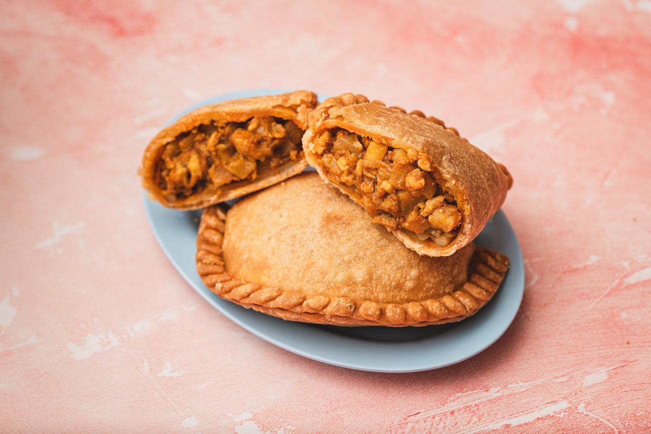 Signature Chicken Curry Puff w/o Egg x 1