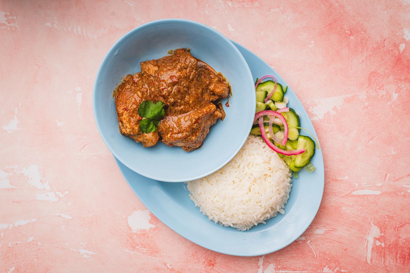 Chicken Rendang - with rice and salad