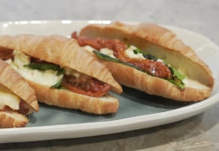 Mini Croissant w Roast Tomato, Feta & Spinach