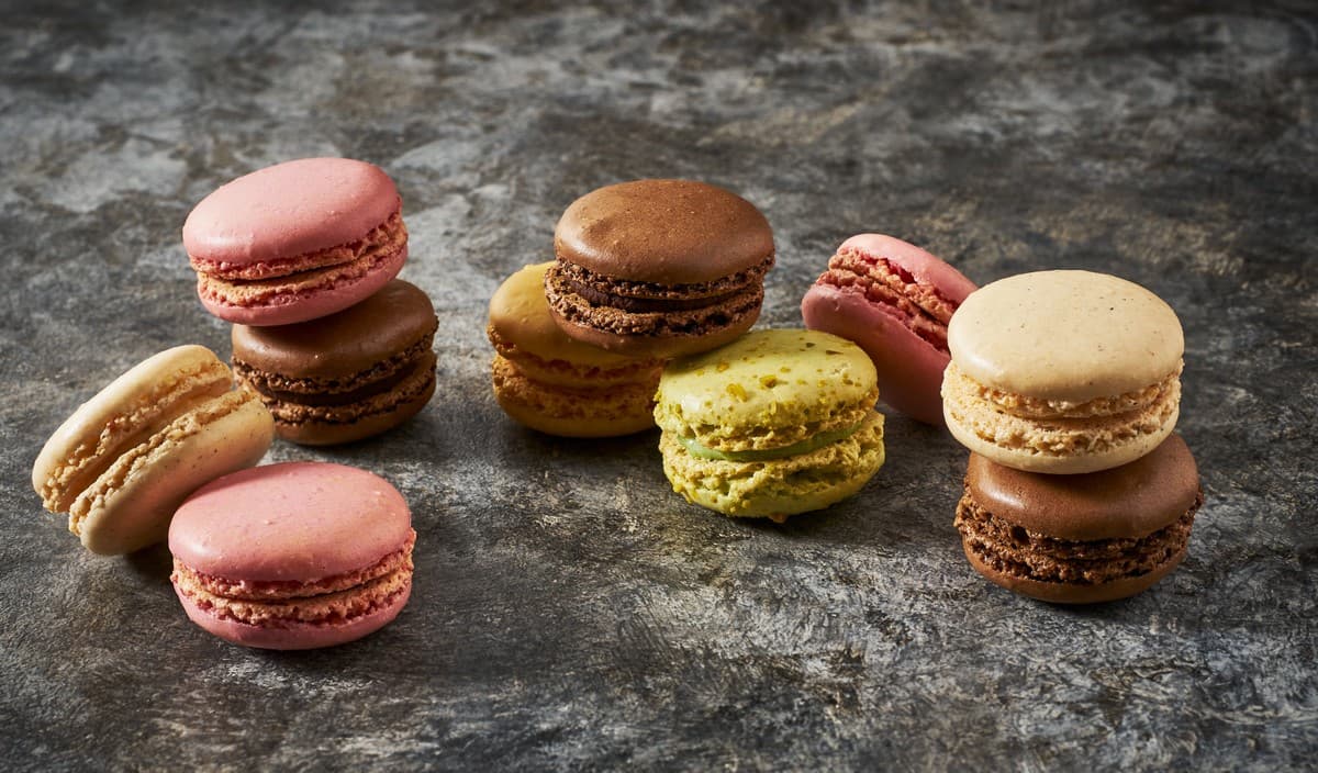 16 Mini Macarons 