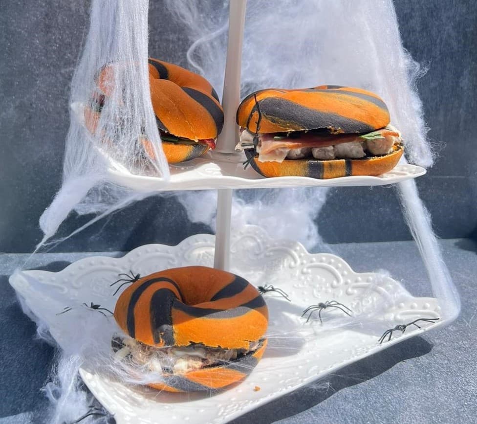 Halloween bagel platter (for 5 pers)