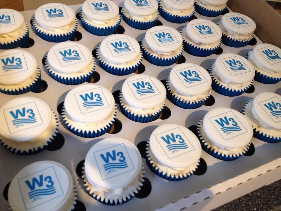 Cupcakes & Cake Pops - Logo Cakes 