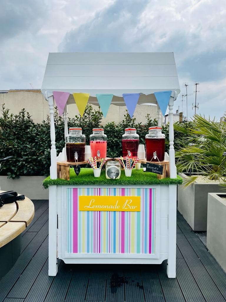 Traditional Lemonade Stand Hire 