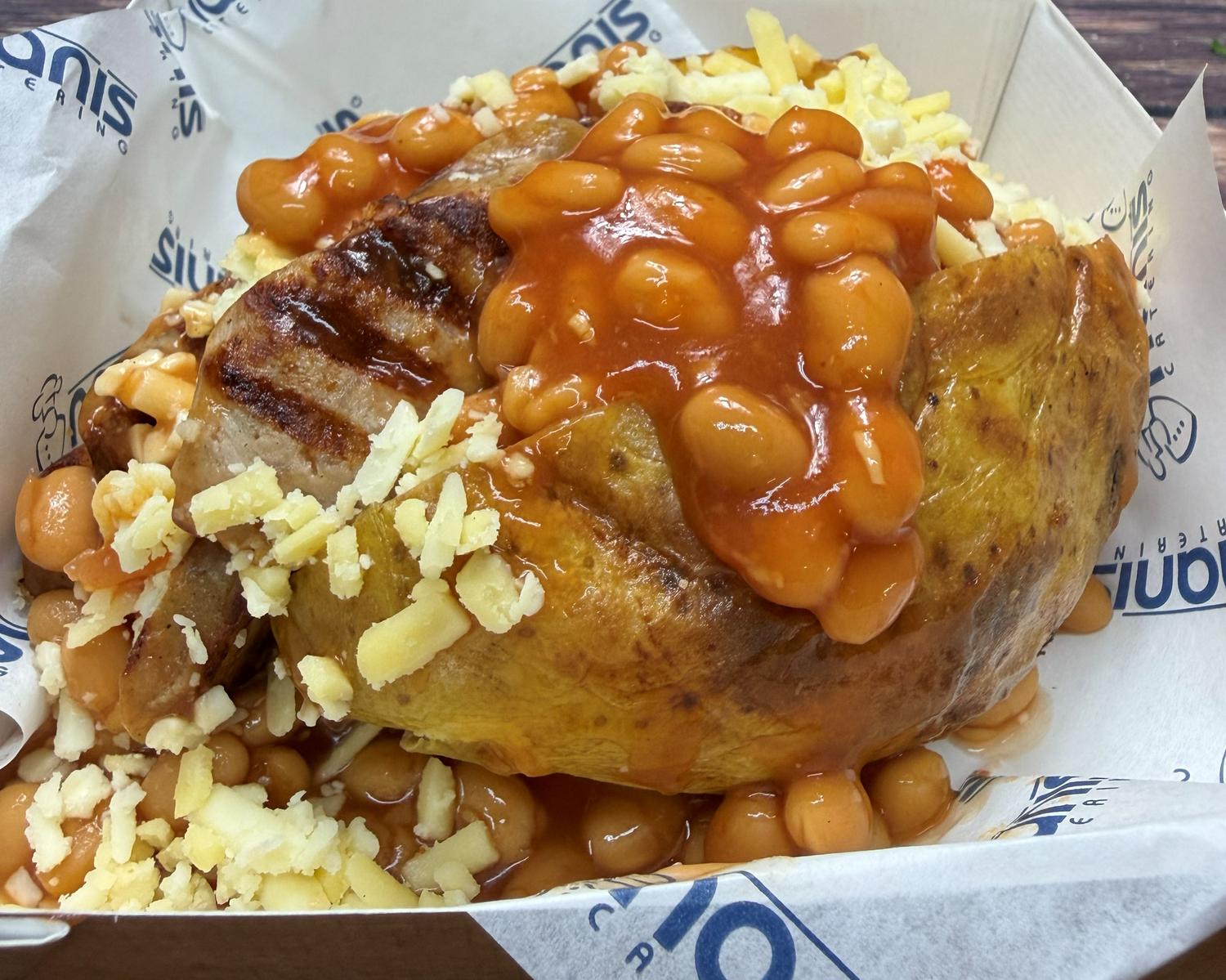 Jacket potato chilli banger