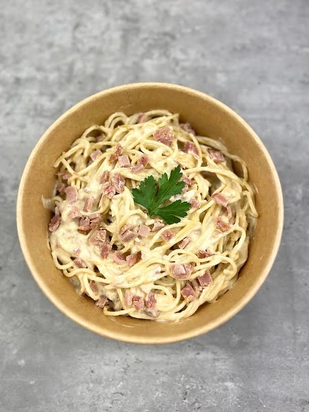 Spaghetti carbonara pasta pot