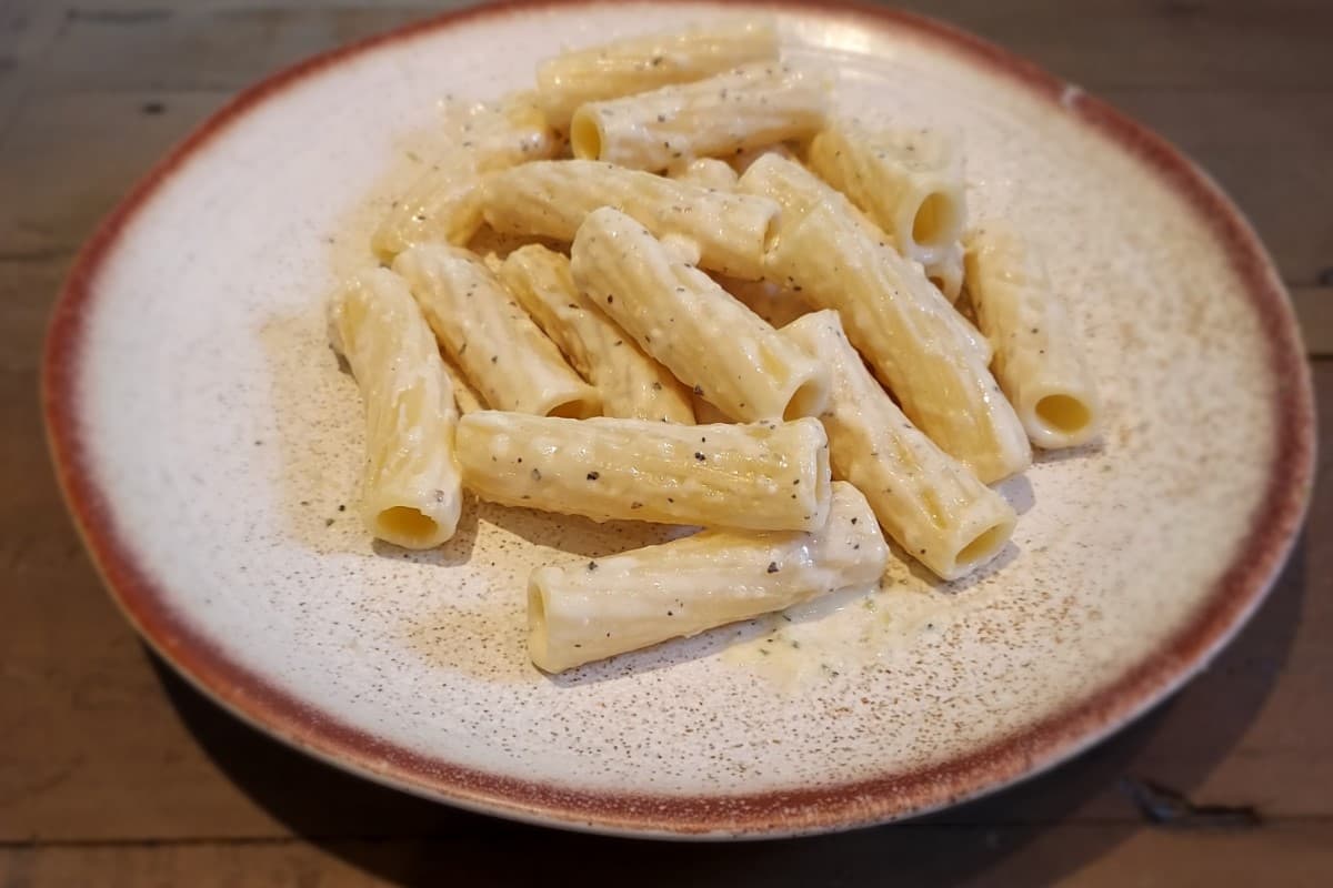 RIGATONI CACIO E PEPE