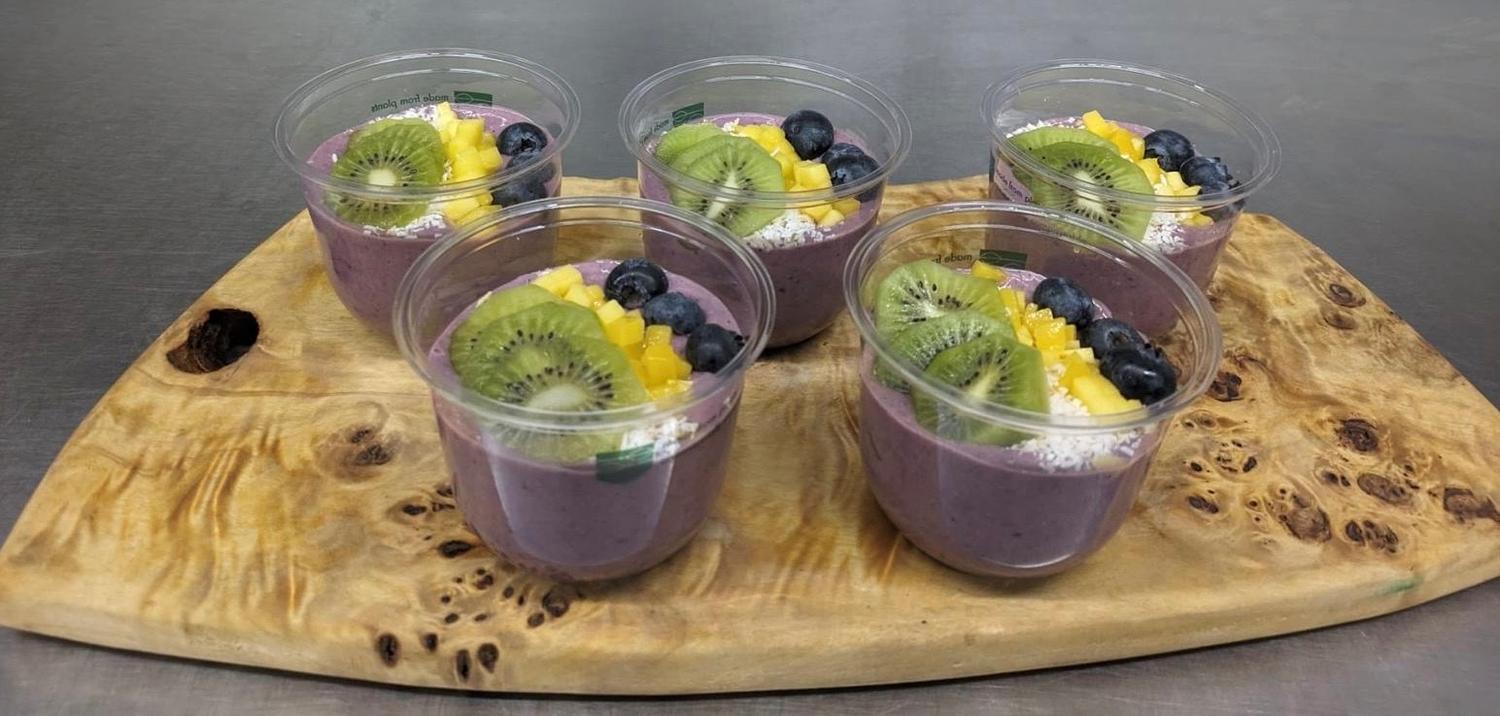 Acai Bowl with Kiwi & Mango
