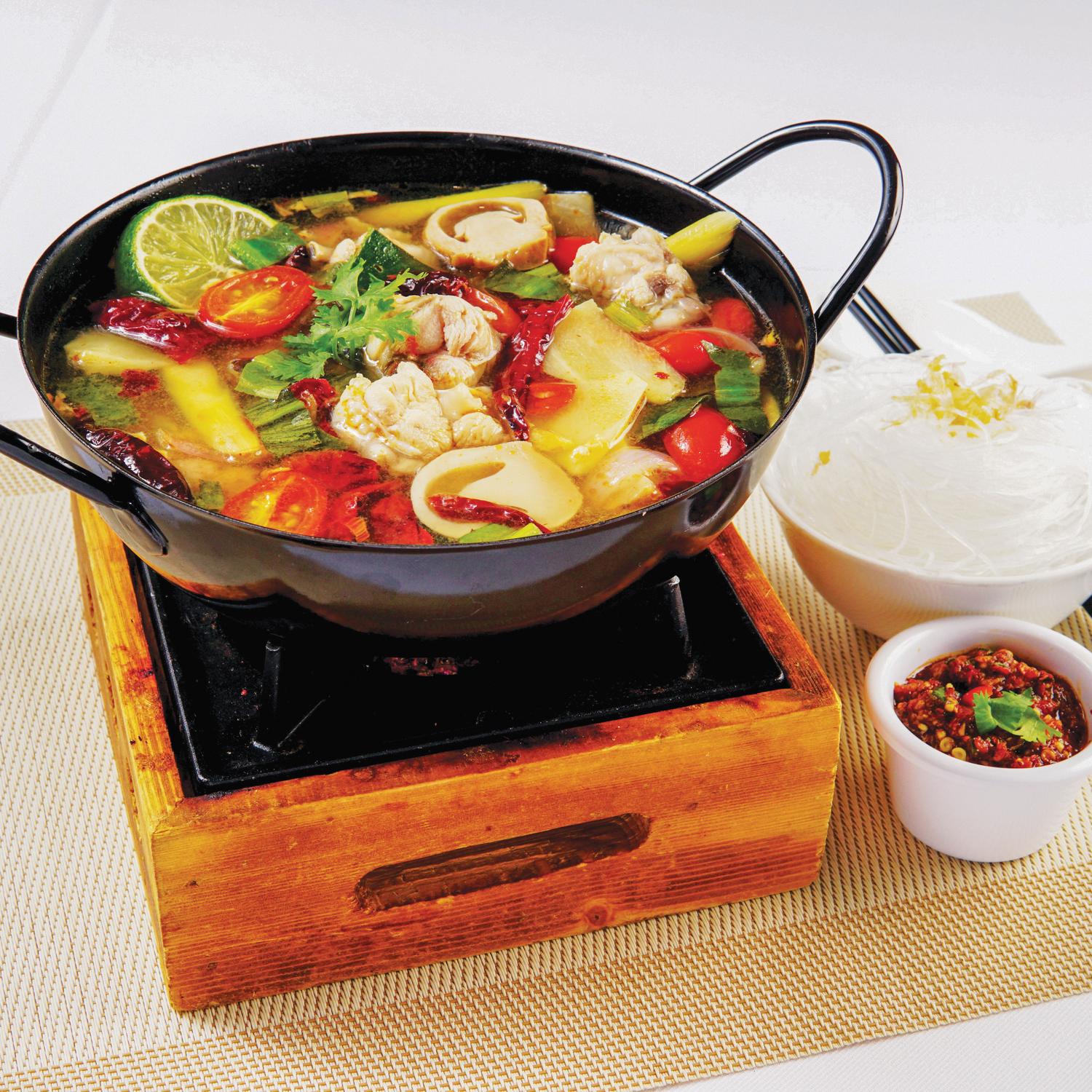Tom Yum Nam Sai Talay / Gai (Spicy)
