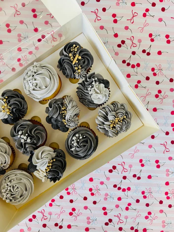 Midnight Luxe Cupcakes (6 Pack)