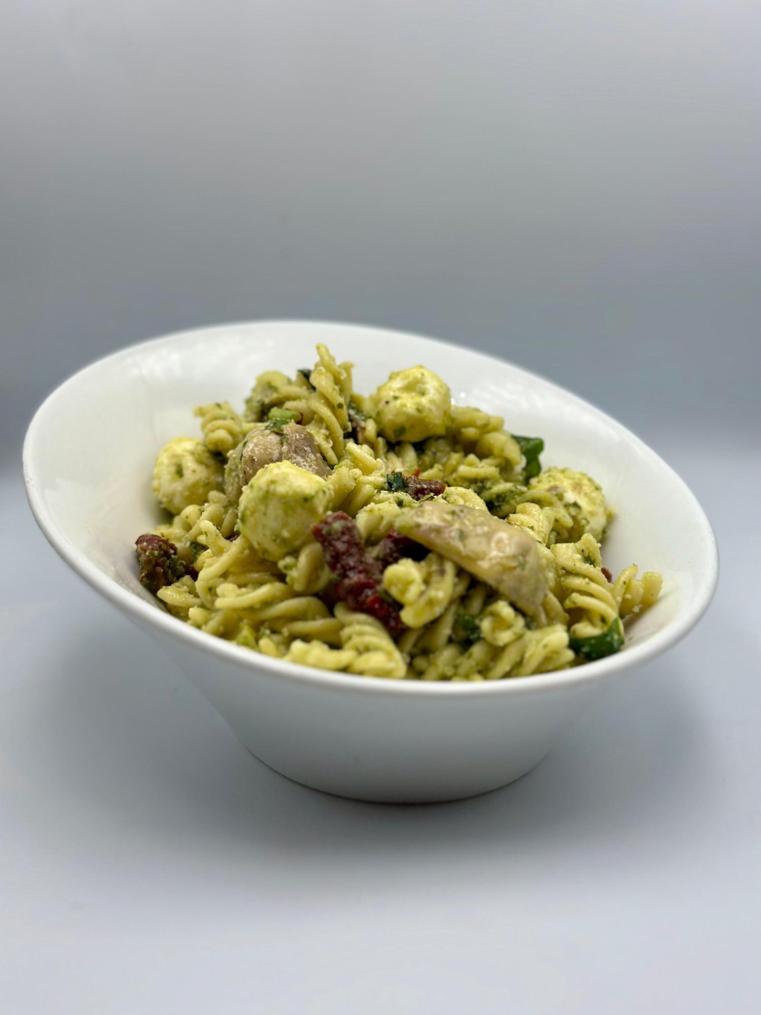 Pasta pesto salad