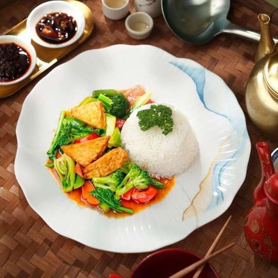 Stir-Fried Asian Green Vegetables & Tofu with Rice