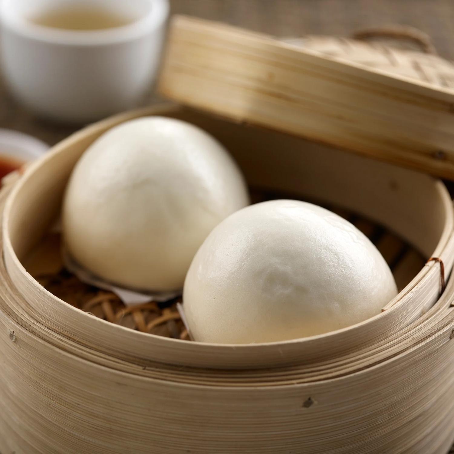 Lotus Paste with Egg Yolk Bun (咸旦蓮蓉包) 