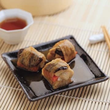 Chicken Bundled with Yam & Carrot (四寶蒸雞扎)