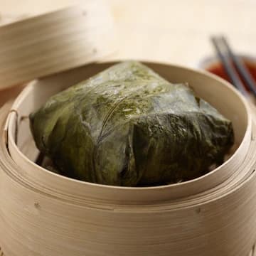 Glutinous Rice in Lotus Leaf (荷葉糯米雞)