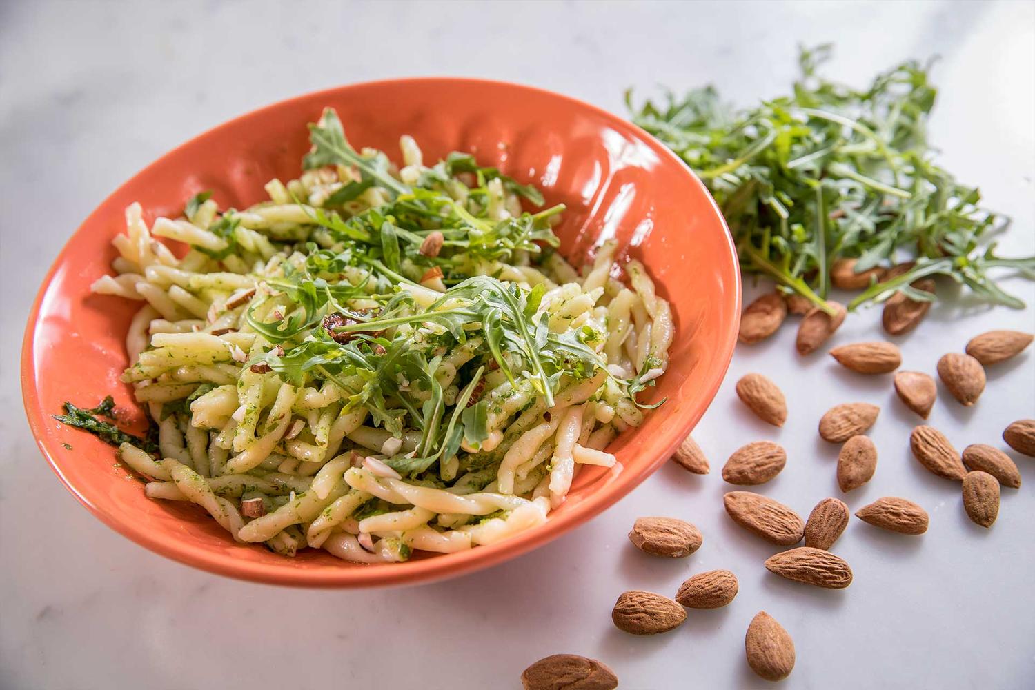 Strozzapreti pesto & roasted chicken