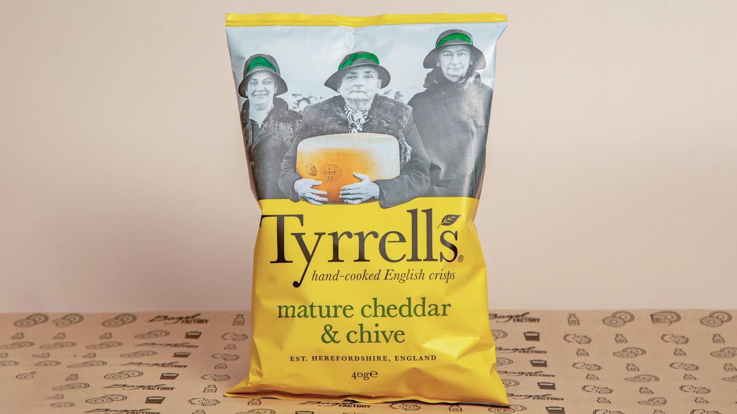 Tyrrells Mature Cheddar & Chives Crisps