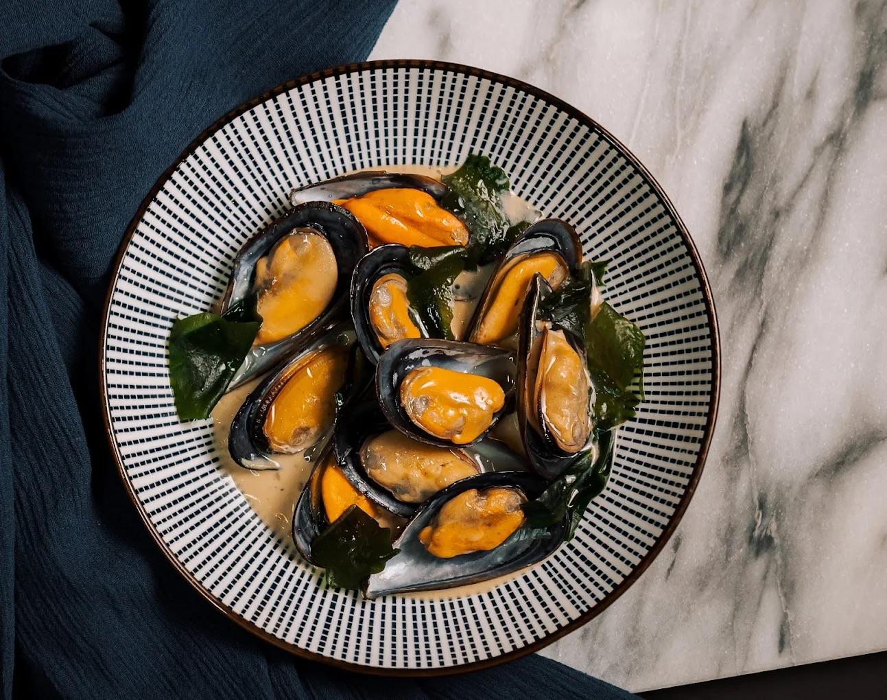 Garlic Miso Mussels