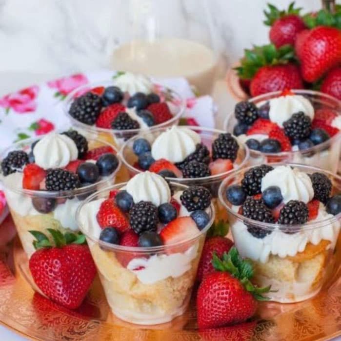 Strawberries & Cream Cake Cup