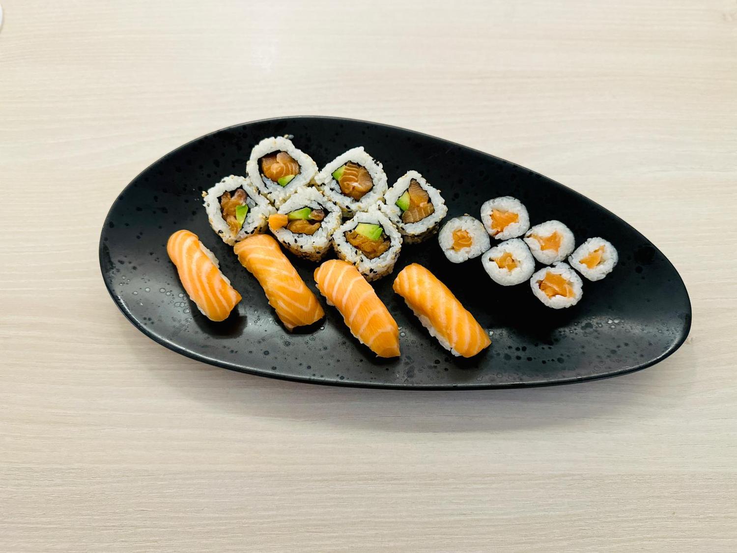 Ikkan business salmon box (16 pcs)