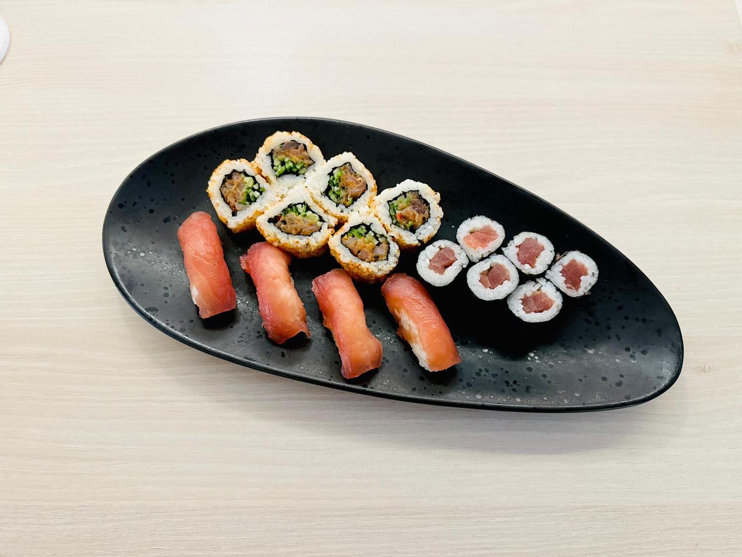 Ikkan business tuna box (16 pcs)