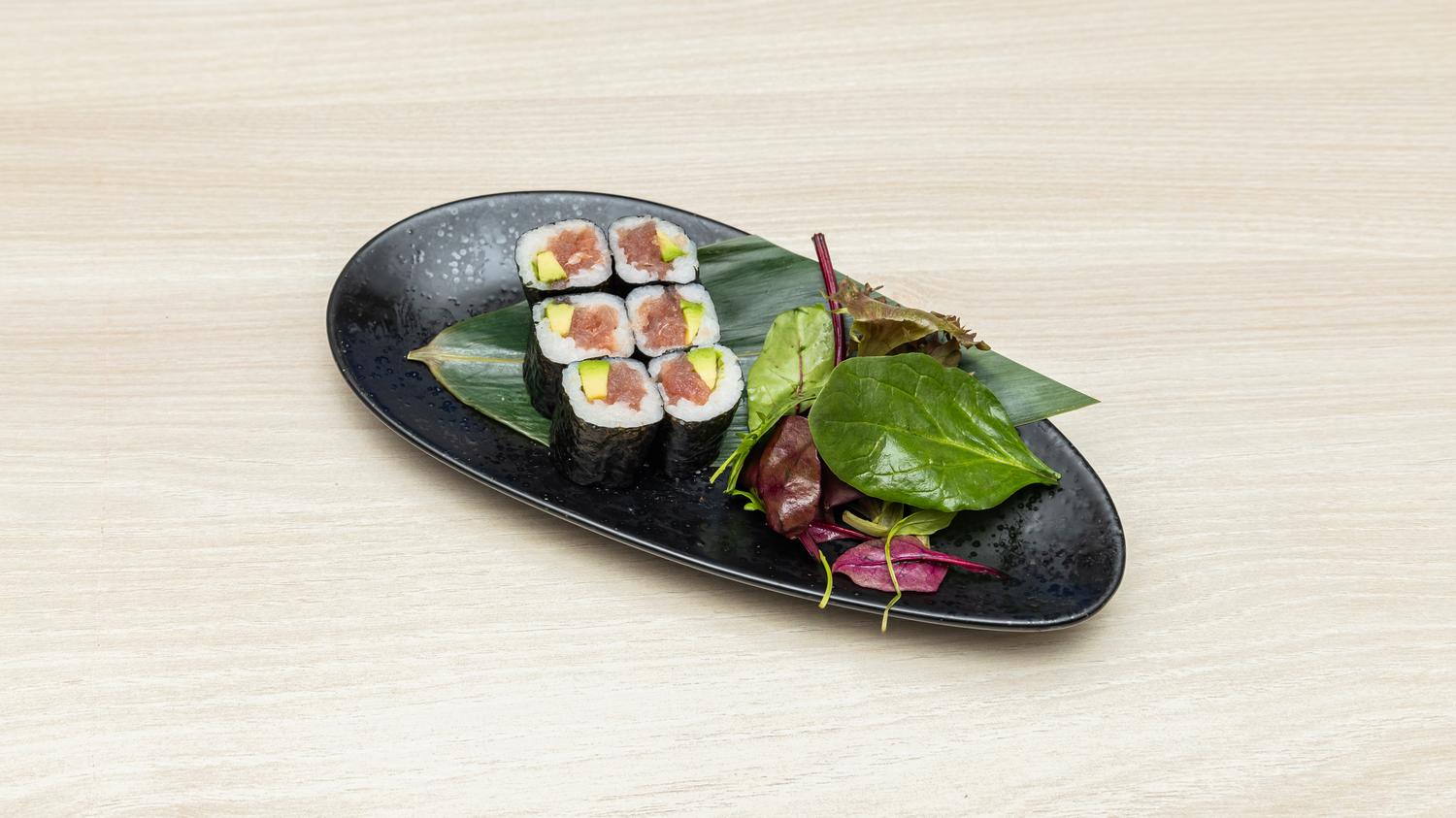 Tuna avocado maki