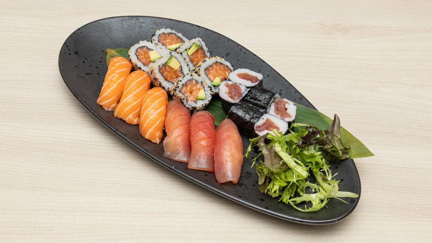 ULTIMATE SUSHI BOX (18PCS)