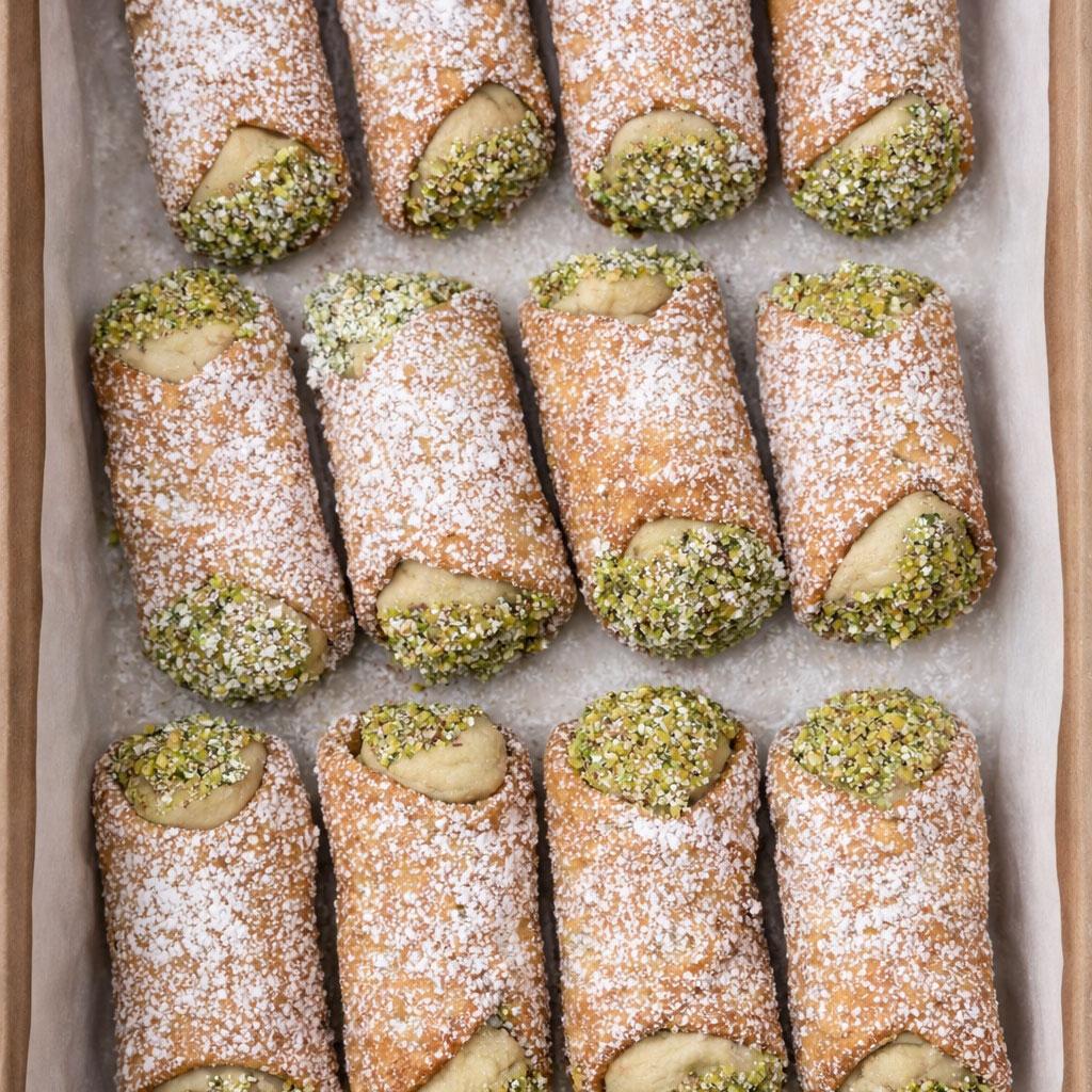 Cannoli Box (12 Pieces)