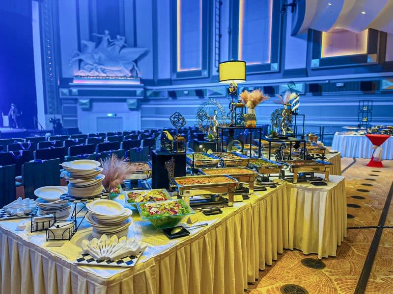 Deluxe International Buffet Menu B