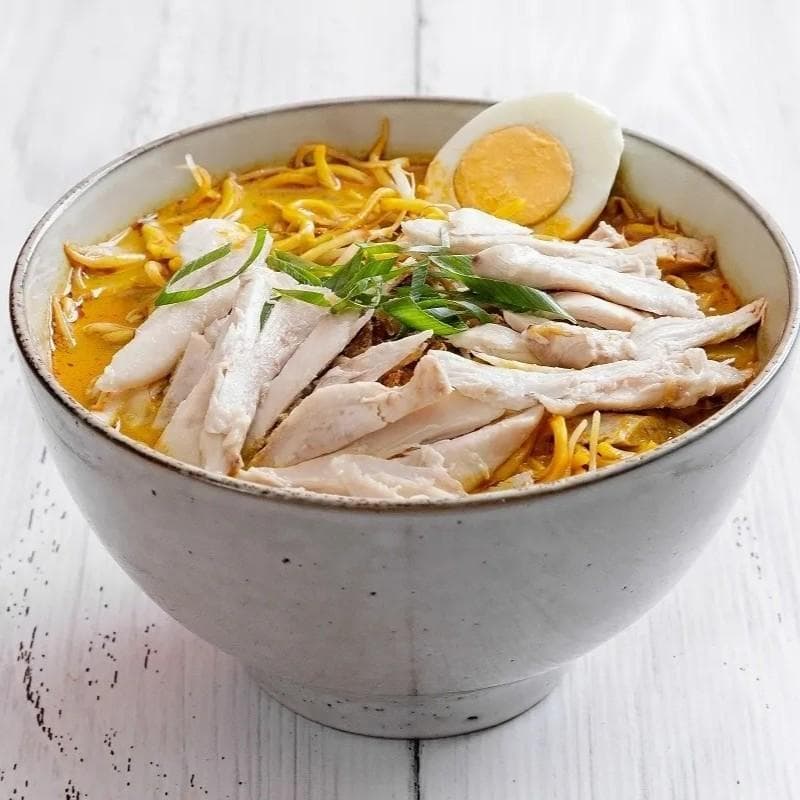 Laksa Noodle Soup Sliced Chicken