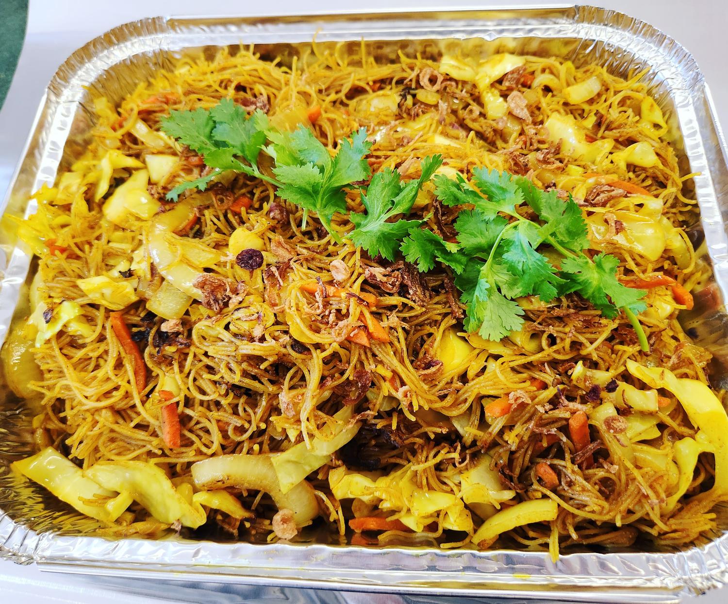 Chicken Singapore Noodles Tray